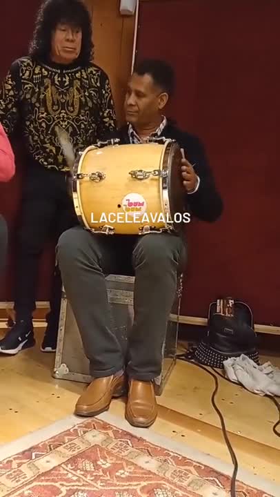 El Negro Abraham tocó con la nueva percusión de La Mona