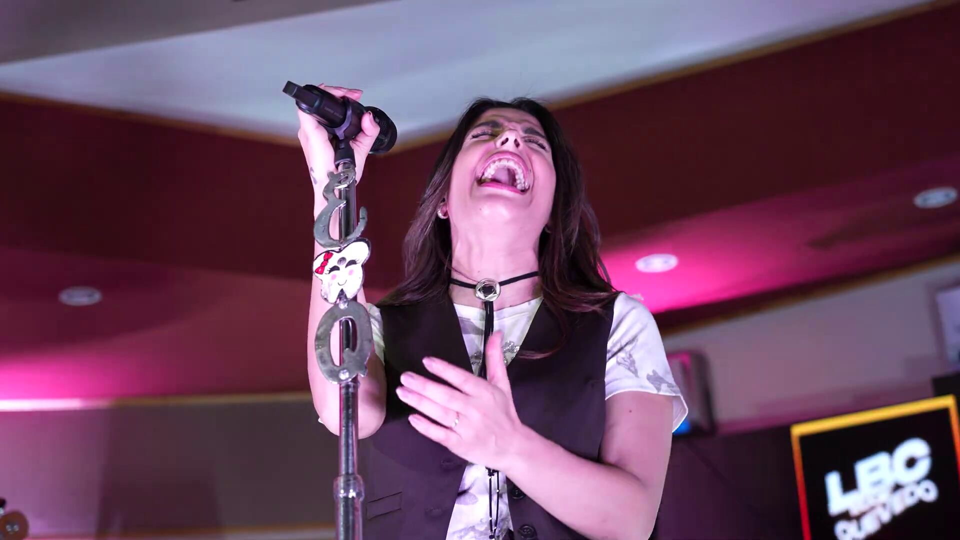 Euge Quevedo presentó "Cómo olvidarte"