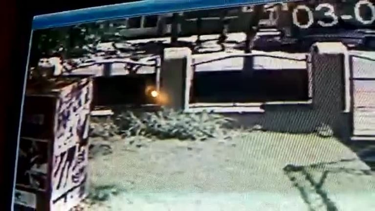 Robó reflectores con la complicidad de un niño