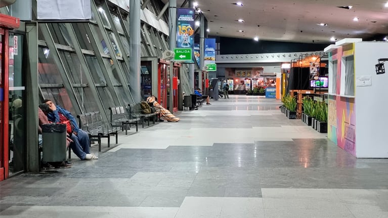 Desolación en la Terminal de Ómnibus por el paro de interurbanos: el drama de los comerciantes