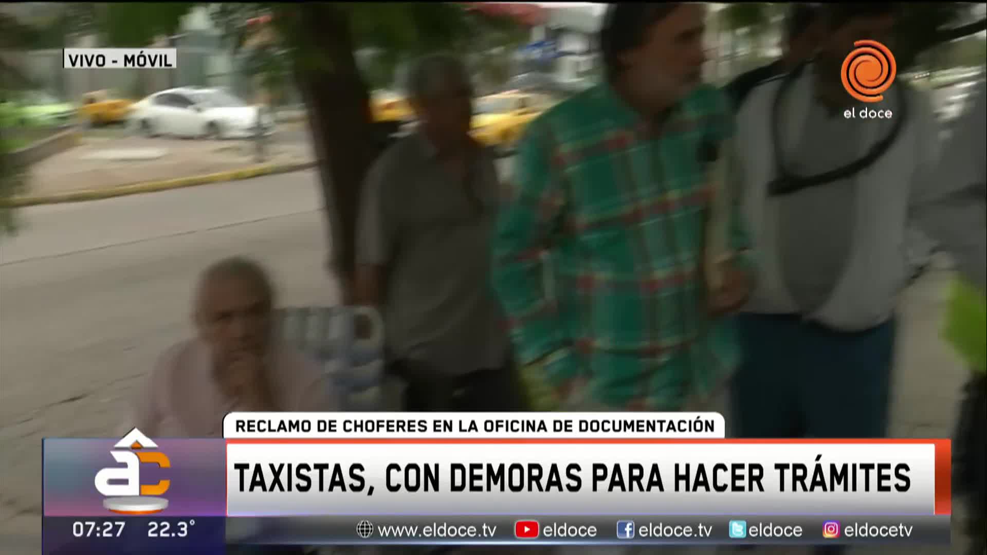 Cola de taxistas y remiseros para tramitar el posnet