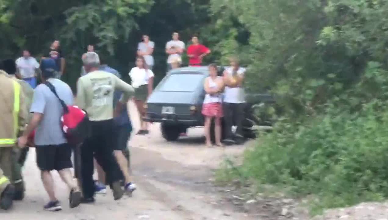 Rescatan a heridos tras la caída de la avioneta