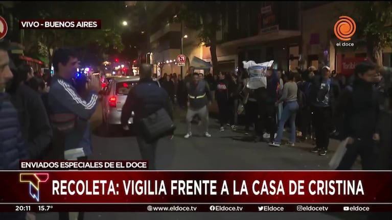 El Doce en Buenos Aires: vigilia frente a la casa de CFK