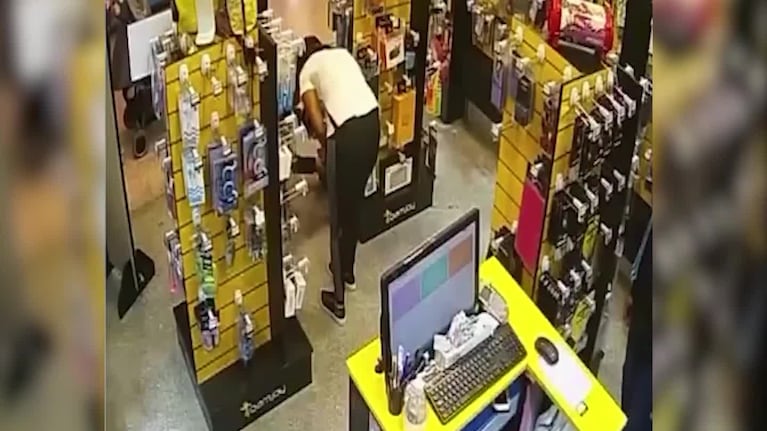 Robaron un celular en un negocio del shopping