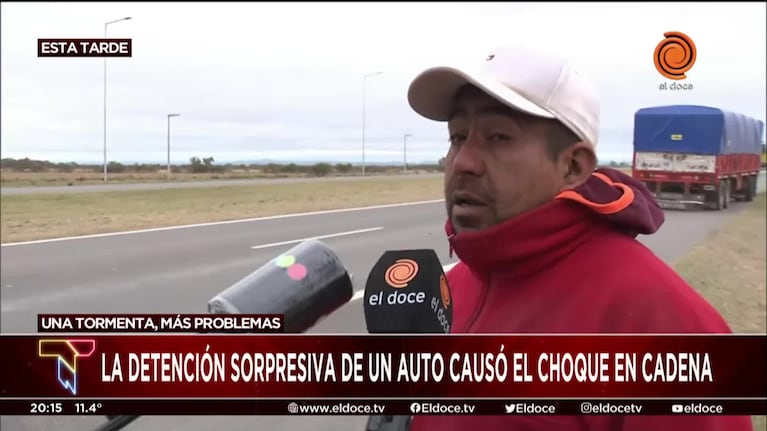 Un auto frenó en medio de la tormenta y causó un choque en cadena