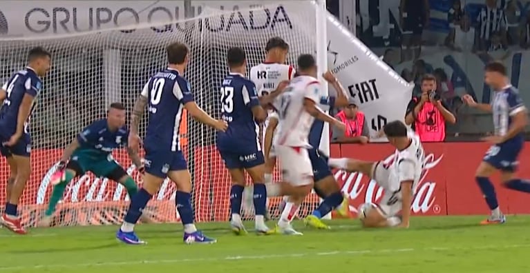 El gol de Newell’s a Talleres en el Kempes que dejó el marcador 2 a 1