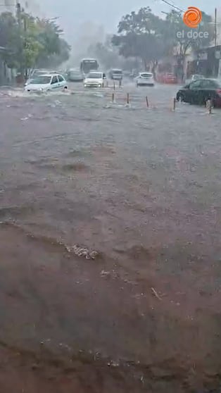 Diluvio y calles desbordadas en Córdoba
