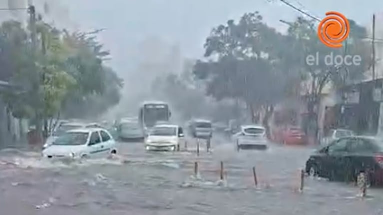 Diluvio y calles desbordadas en Córdoba