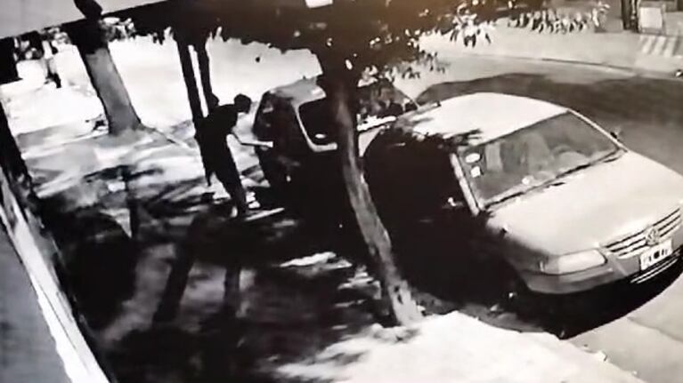 Le robaron el Corsa que ya tenía vendido: “Me costó un montón, me arruinaron la vida”