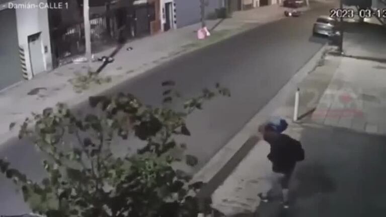 Un policía se defendió y mató a un motochoro