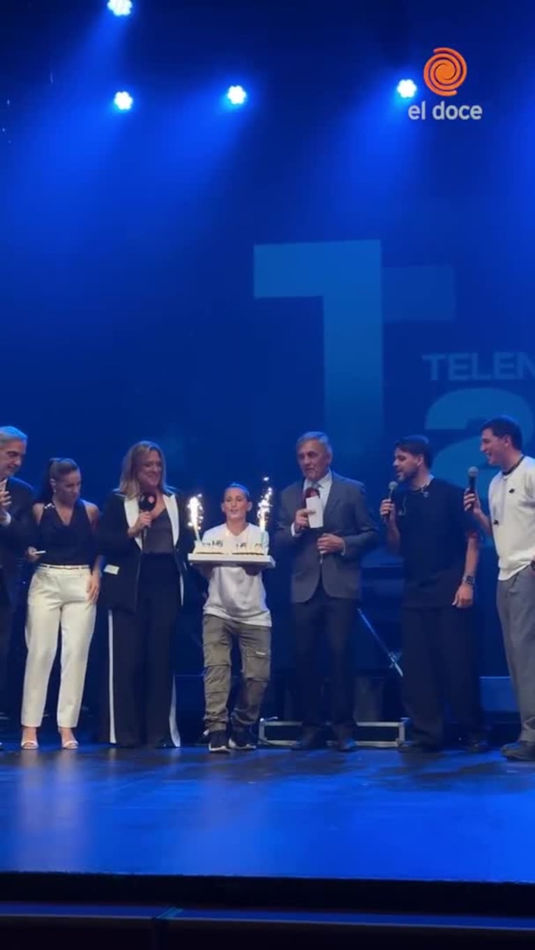 25 años de Telenoche: el festejo con la torta de aniversario