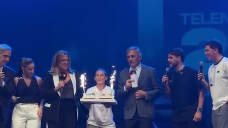 25 años de Telenoche: el festejo con la torta de aniversario