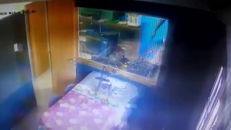 Brutal ataque a un periodista mientras conducía su programa radial