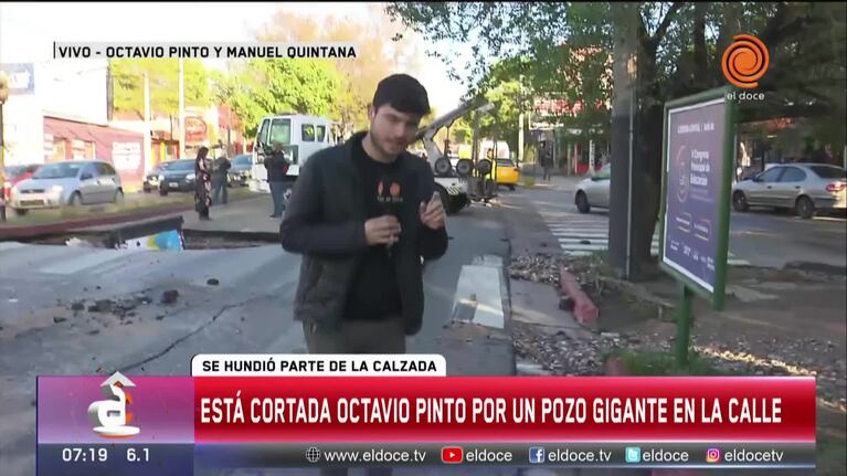 Enorme cráter en una calle de la ciudad de Córdoba