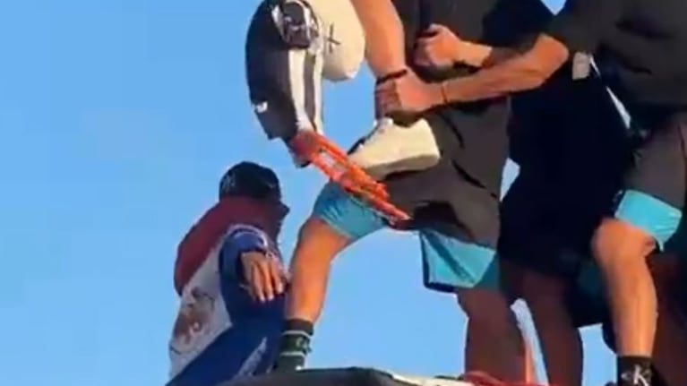 Jugadores de Belgrano colgaron una gallina a la altura del predio de Talleres