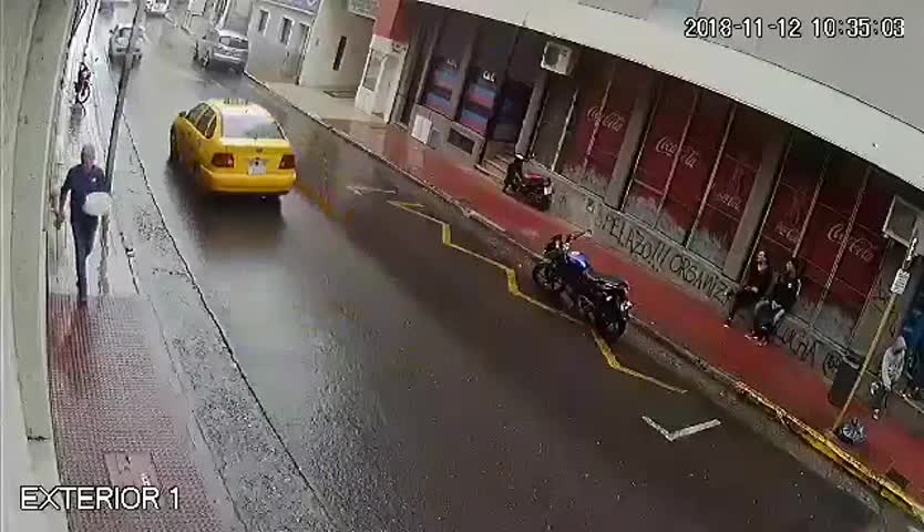 Robaron una moto a plena luz del día en el centro