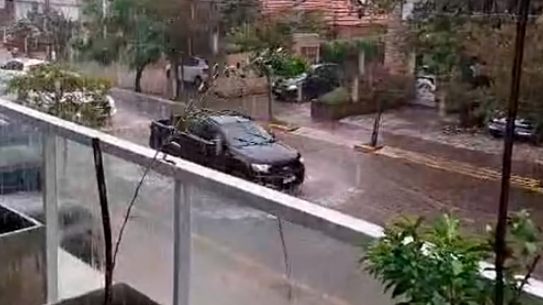 Lluvia torrencial y calles repletas de agua en Córdoba