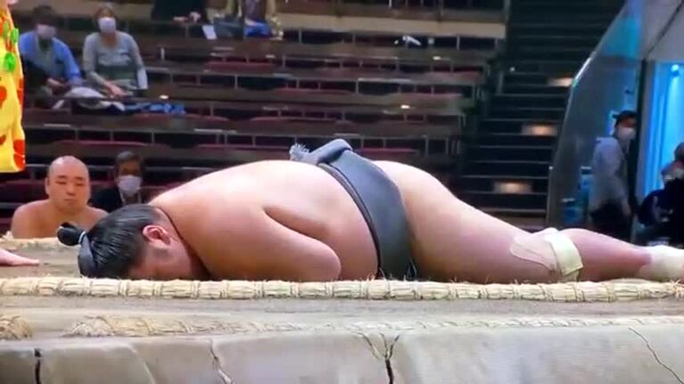 Un luchador de sumo se golpeó la cabeza y murió