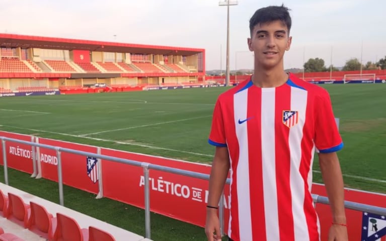 Es cordobés, tiene 16 años y fichó para el Atlético Madrid