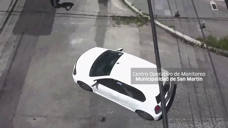 Brutal ataque a una mujer para robarle el auto