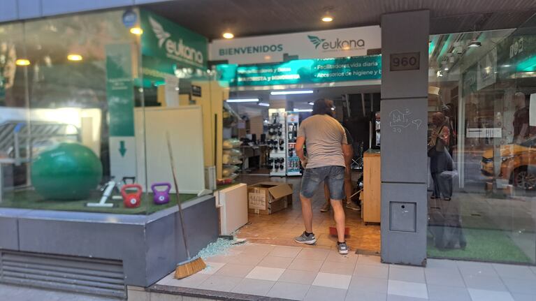 Córdoba: les reventaron el vidrio para robar, no encontraron nada y huyeron
