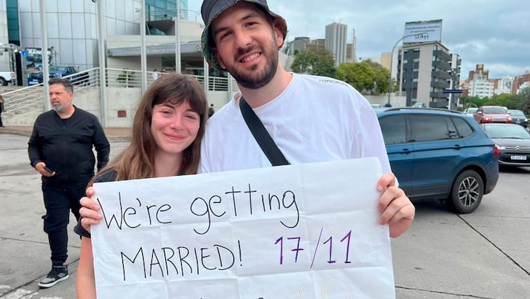 Se casan, vinieron en busca de la bendición de Paul McCartney en Córdoba y se emocionaron hasta las lágrimas