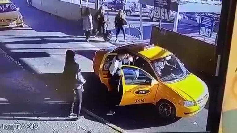 Un taxista a las trompadas con un pasajero en Córdoba