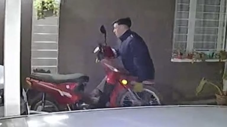 El robo filmado de una moto en barrio Universitario de Horizonte 3 sur