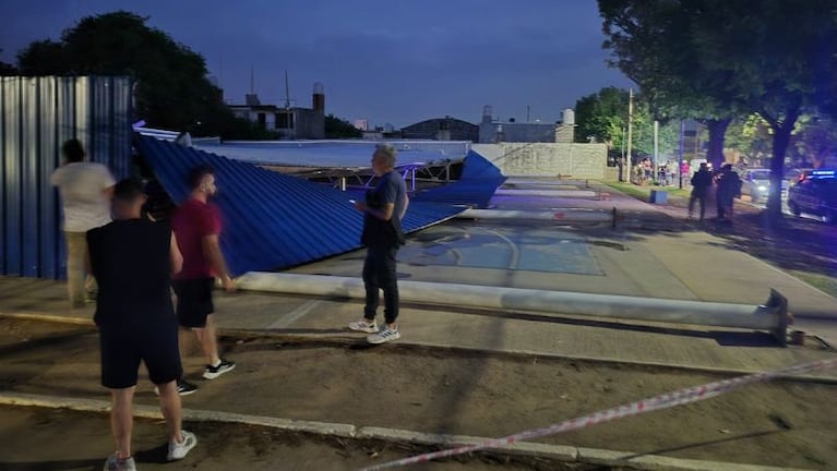 Los dramáticos relatos del derrumbe del polideportivo en Los Álamos: “Los niños gritaban”