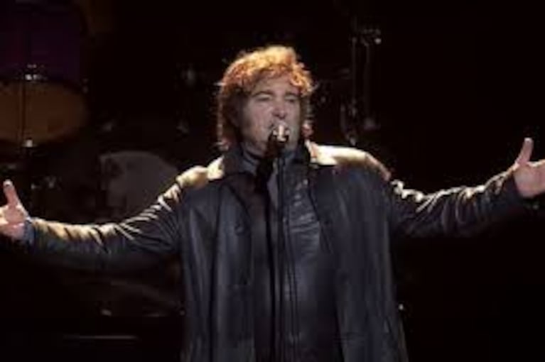 Milei cantó un tema de Charly García en el acto de presentación de su libro