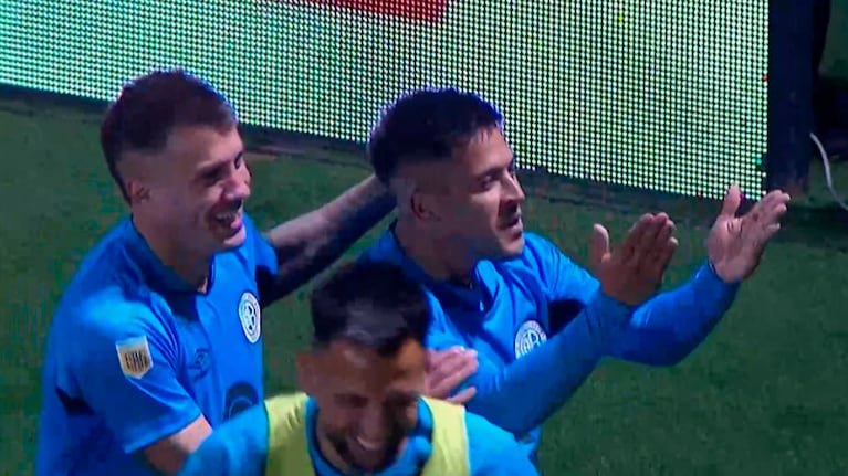 El gol de Uvita Fernández para el 2 a 0 de Belgrano sobre Newell’s en Alberdi