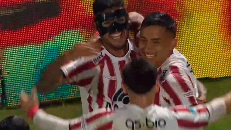 Entre Galván y Guerra, el gol de Instituto para el 1 a 0 ante Defensa y Justicia
