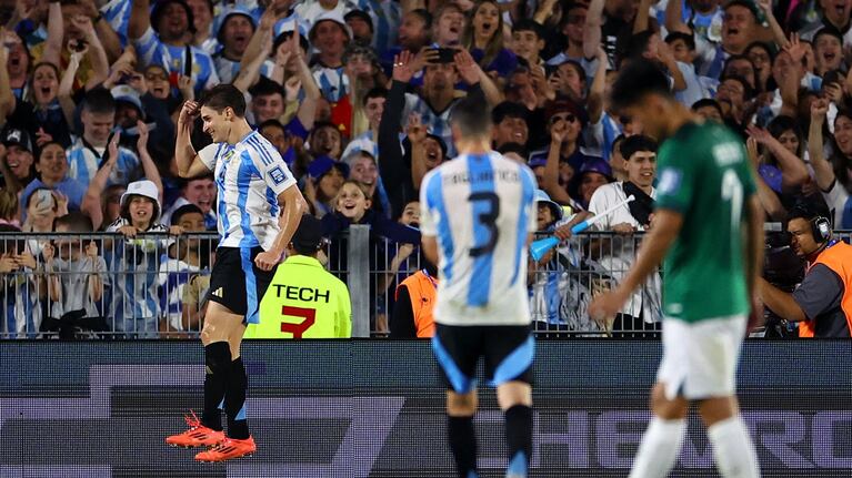 Otra asistencia de Messi y golazo de Julián Álvarez para el 3 a 0 de Argentina ante Bolivia