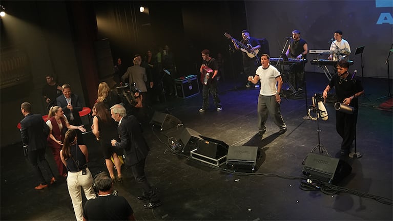 La fiesta de Q’Lokura a puro baile en los 25 años de Telenoche