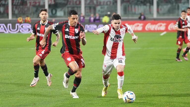 Instituto pierde 0 a 3 en el estadio Kempes: el doblete de Lencina que le dio la ventaja a River