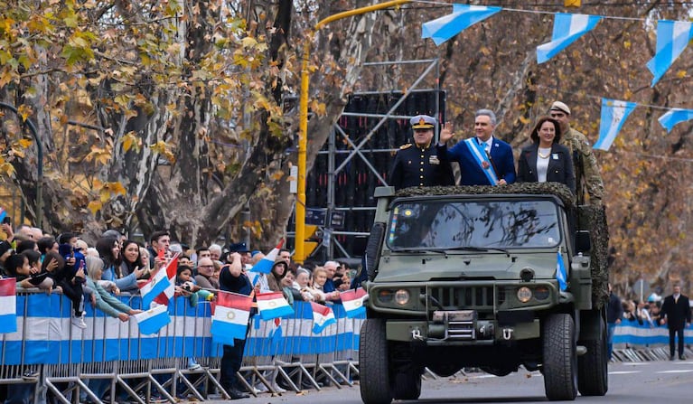 Llaryora le reclamó a Milei que ratifique “la voluntad de un país federal”