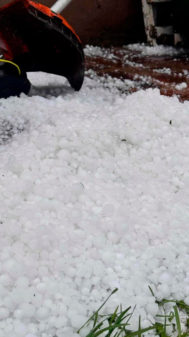 Intensa caída de granizo en Sierras Chicas