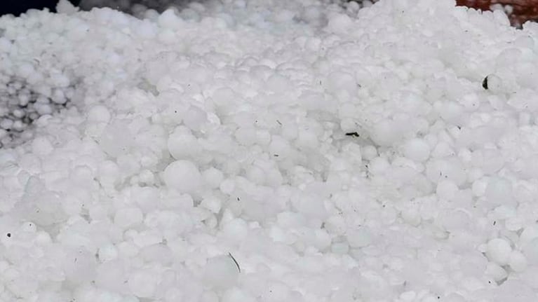 Intensa caída de granizo en Sierras Chicas
