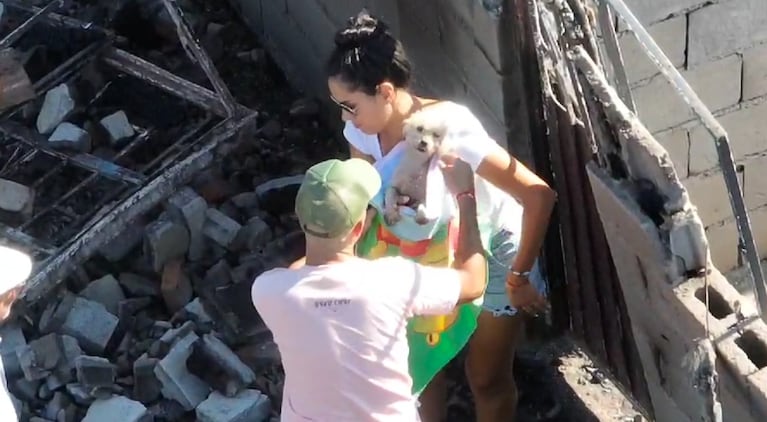 El emocionante rescate del perro que espera a su familia tras la explosión en Villa María