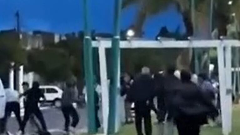 Video: una riña a la salida de una fiesta terminó con el brutal asesinato de un joven al sur de Córdoba