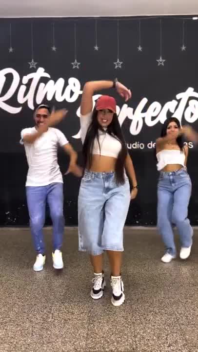 Vane Velázquez presentó el challenge de "Mala fama"