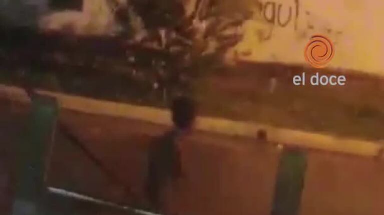 Bajo la lluvia, arrancaron cables en Córdoba