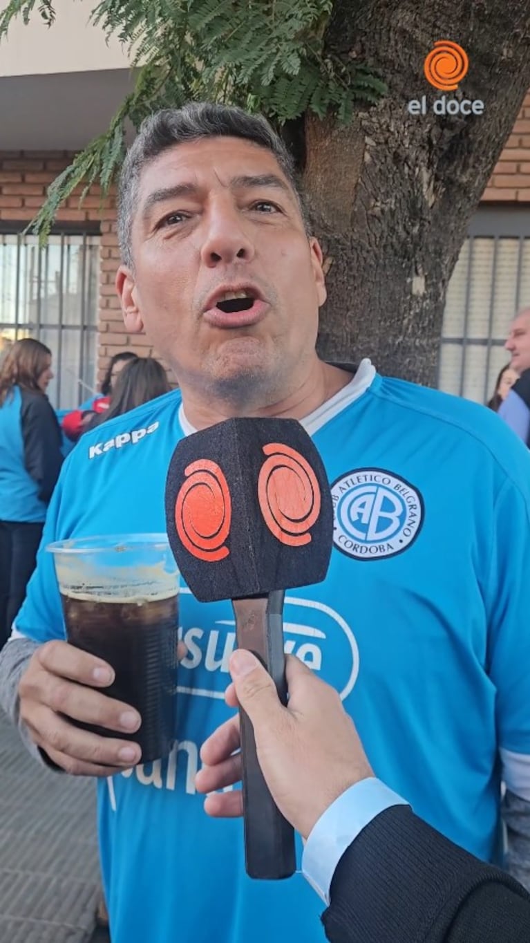 La alegría de los hinchas de Belgrano en la previa ante Unión 