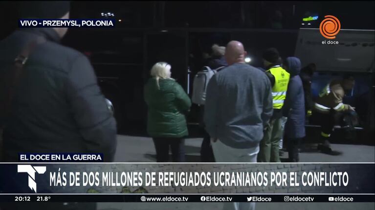 Refugiados pasan las noches en un supermercado polaco