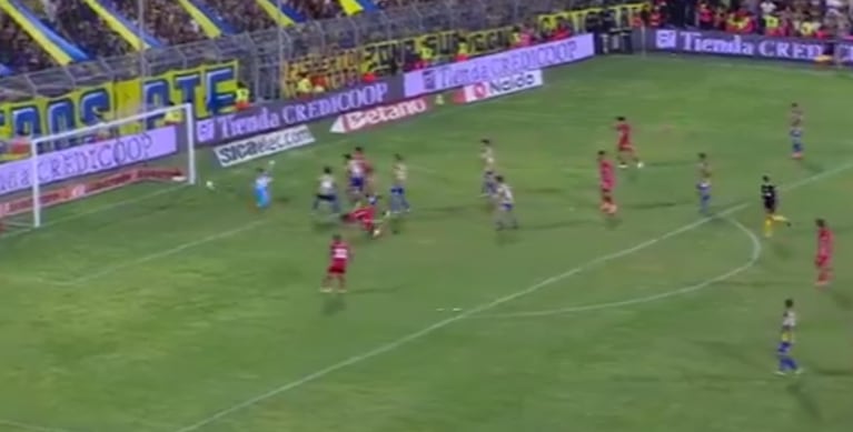 El gol en contra de Mallo que le dio el 1 a 1 a Belgrano