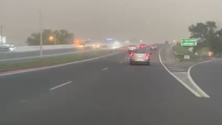 Video: así quedó la ruta tapada de polvo con la llegada de la tormenta a Córdoba