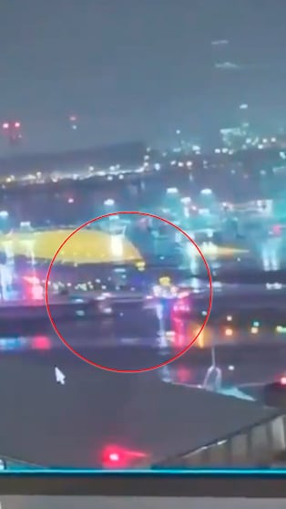 El choque fatal entre el avión y el camión de bomberos