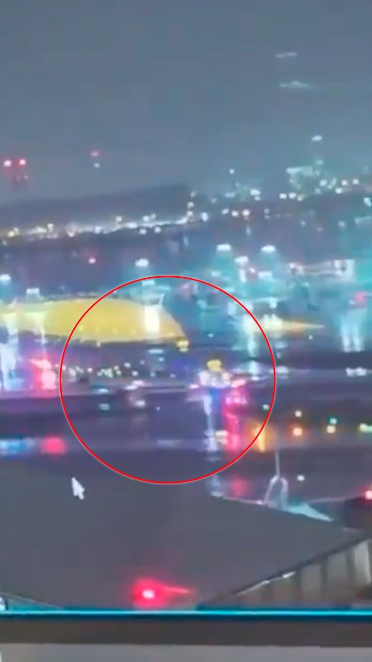 El choque fatal entre el avión y el camión de bomberos