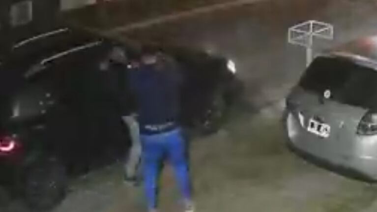 Una entregadora, amenazas y una bala que no salió: el relato del joven al que le robaron el auto