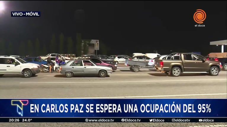 Largas filas de autos en el peaje a Carlos Paz: alta expectativa por Carnaval